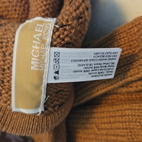 Micheal Kors Gloves - Picture 8 of 12